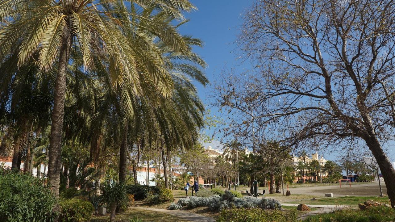 Appartement First Line, To The Beach, 1 Bed , Sleeps Benalmádena
